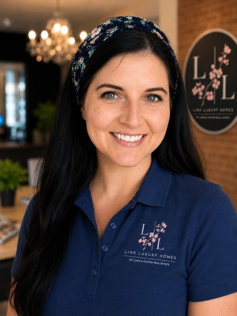 Lexie, Branding, Marketing & Social Media Lead at Link Luxury Homes